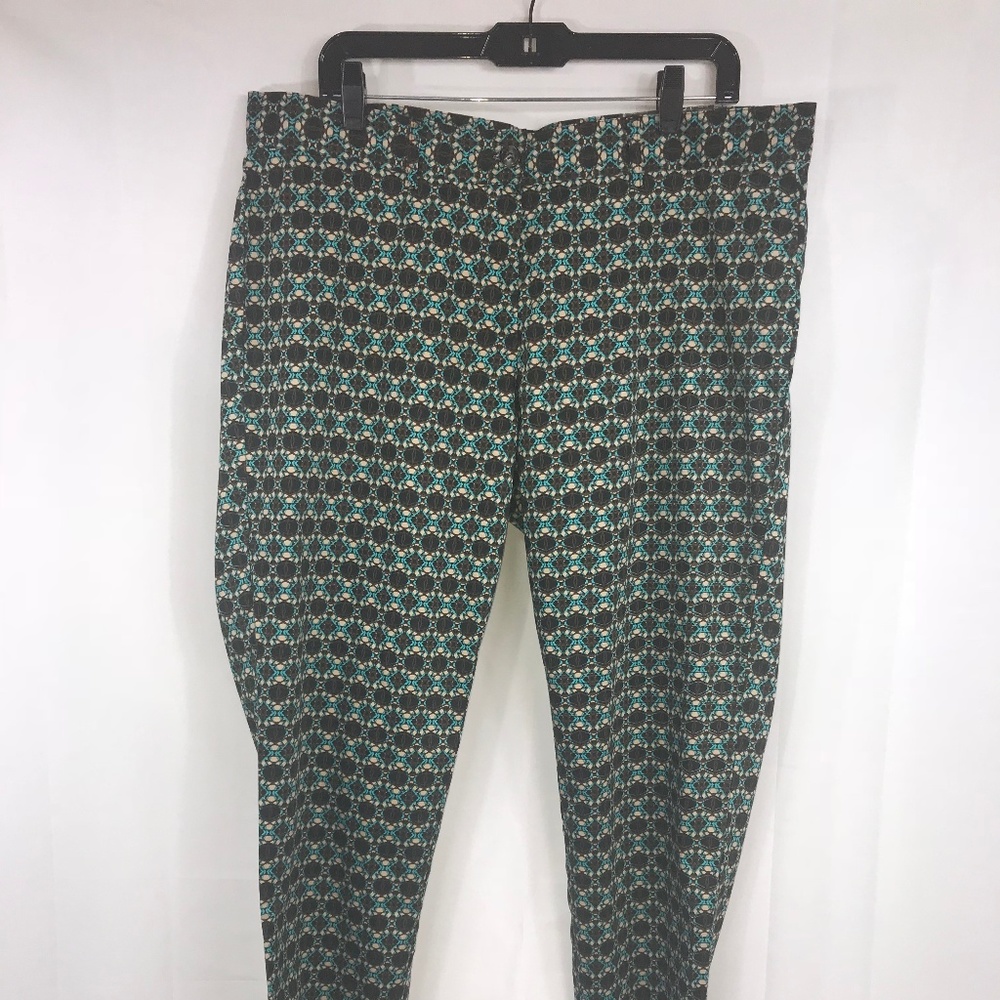 Patterned Capri Pants size 16 Plus Size